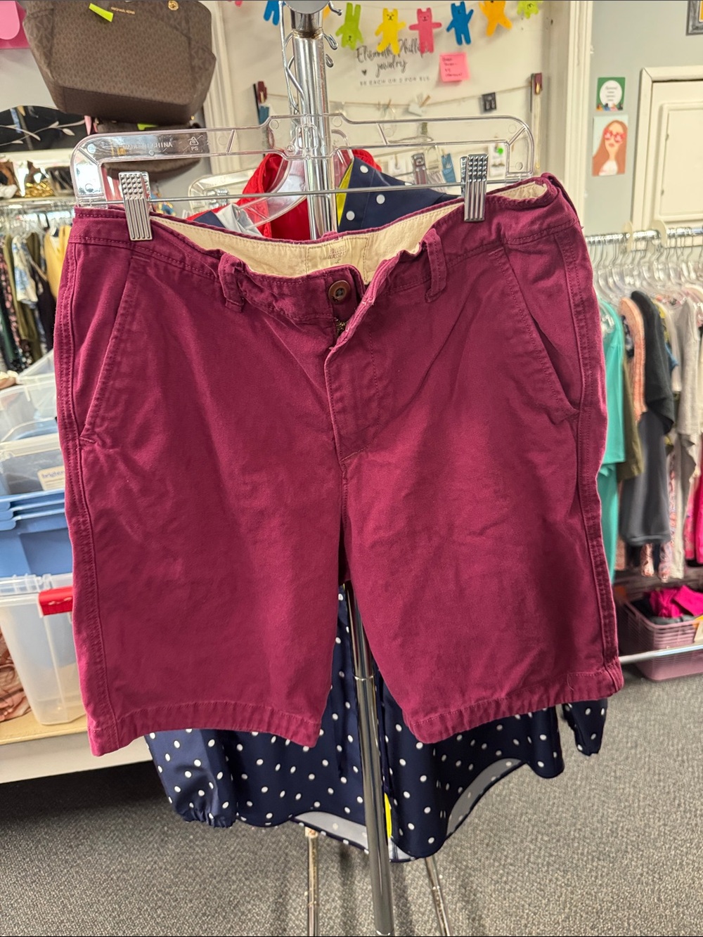 Hollister classic fit shorts size 32 // 091348